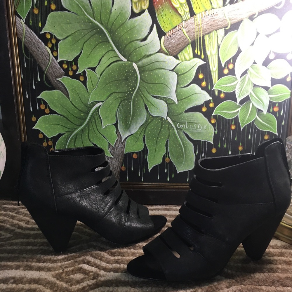 Nine West shooties